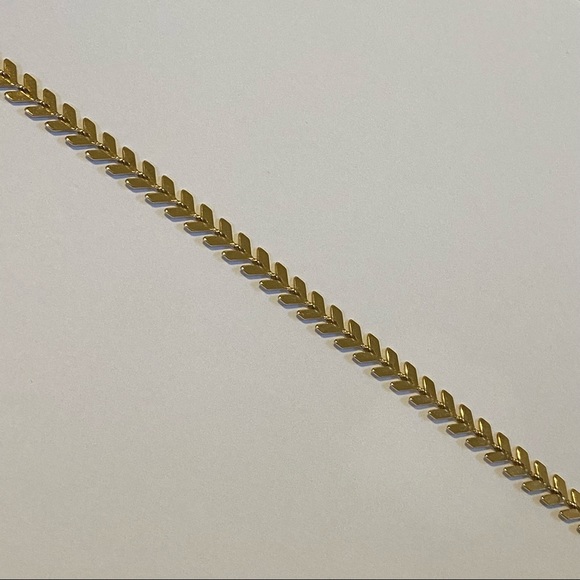 Gold chevron / arrow choker chain - Picture 3 of 5